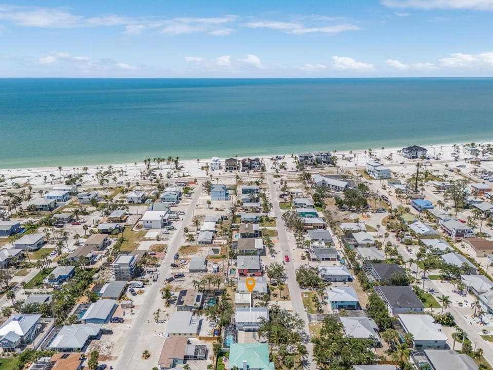 140 Barefoot Bungalow- 4BR 2BA with Heated Pool! home House in Estero Island