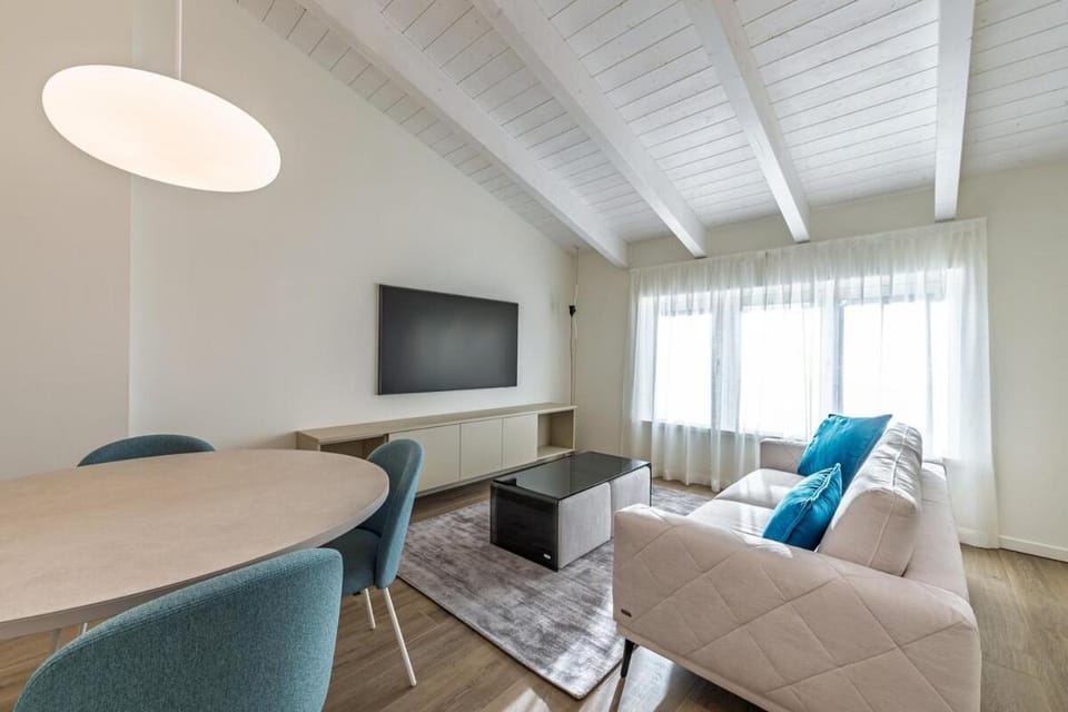 Communal lounge/ TV room, TV and multimedia, Living room, Seating area