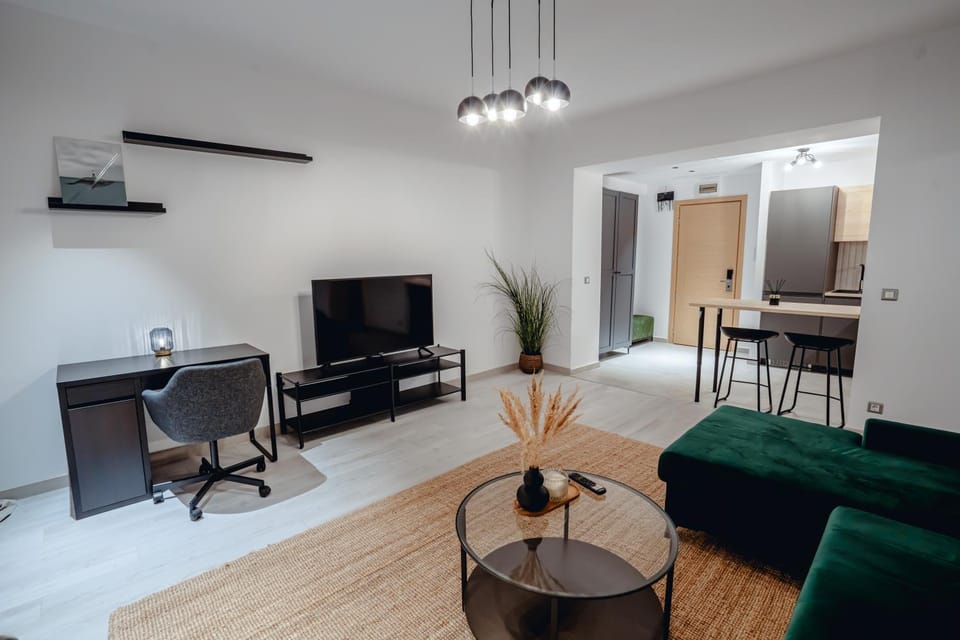 TV and multimedia, Living room, Seating area, Dining area, Evening entertainment