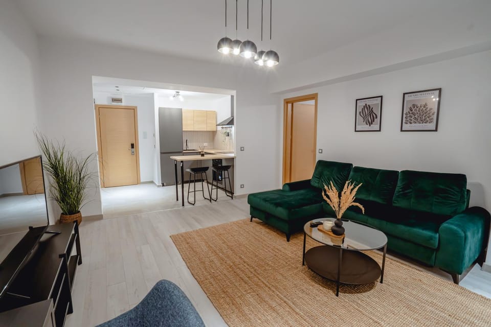 Kitchen or kitchenette, Living room, Seating area, Dining area