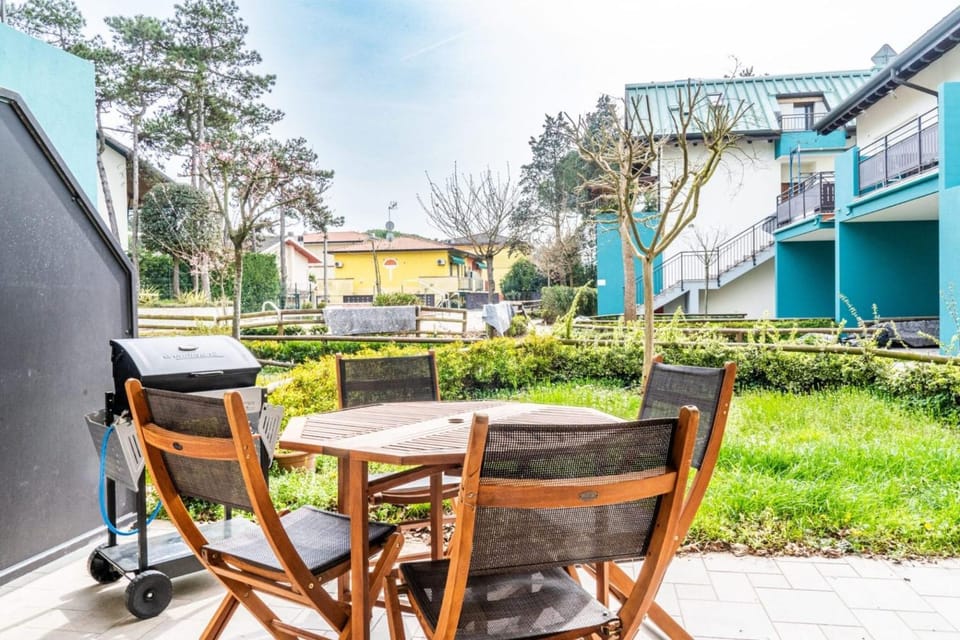 Neighbourhood, Garden, furniture