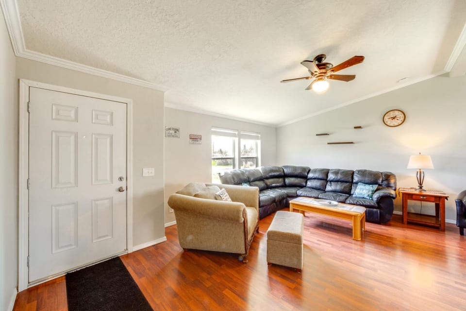 1 Mi to Lake: Getaway w/ Patio in Coulee City! House in Washington