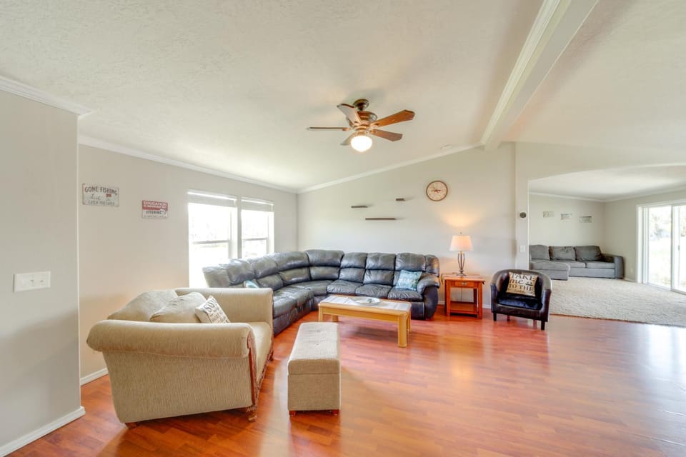 1 Mi to Lake: Getaway w/ Patio in Coulee City! House in Washington