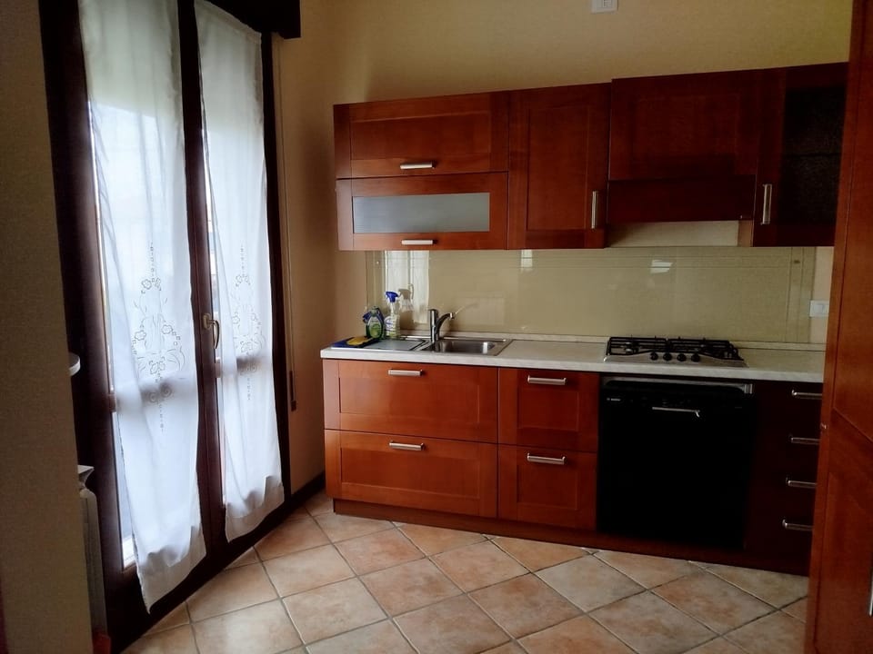 Kitchen or kitchenette, dishwasher