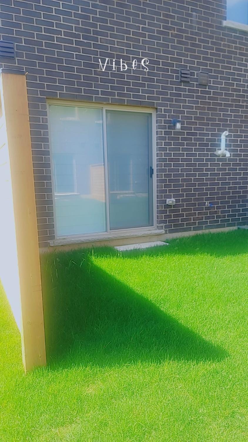 Modern Suite Near Hamilton Airport Apartment in Hamilton