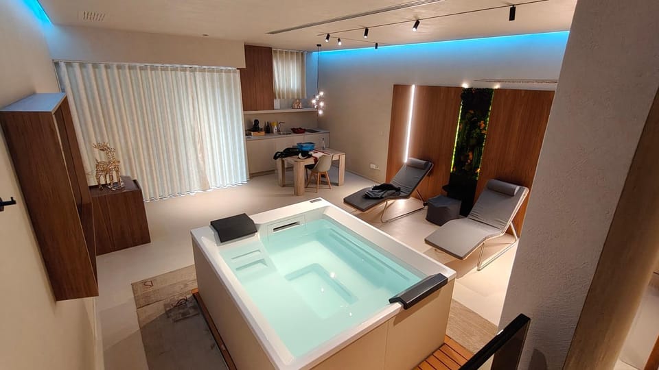 Swimming pool, kitchen