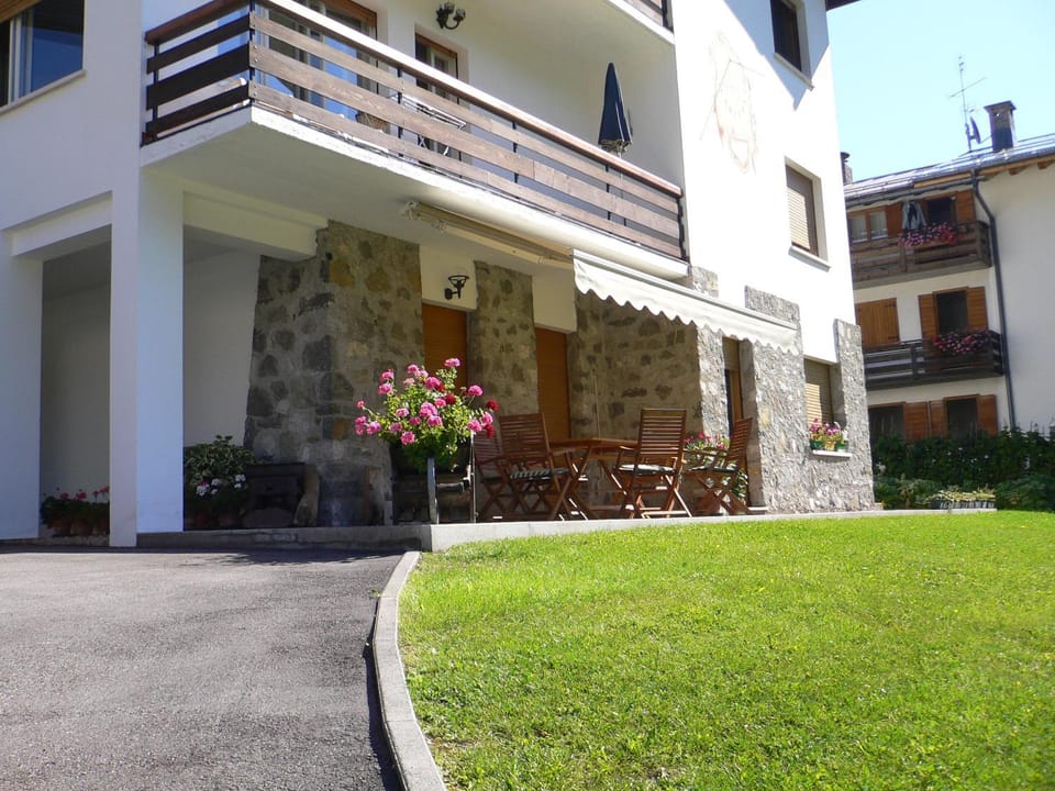 Facade/entrance, Garden