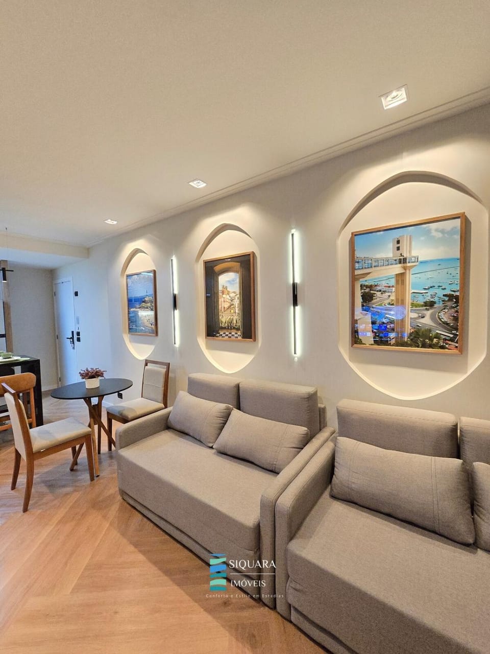 Living room, Seating area