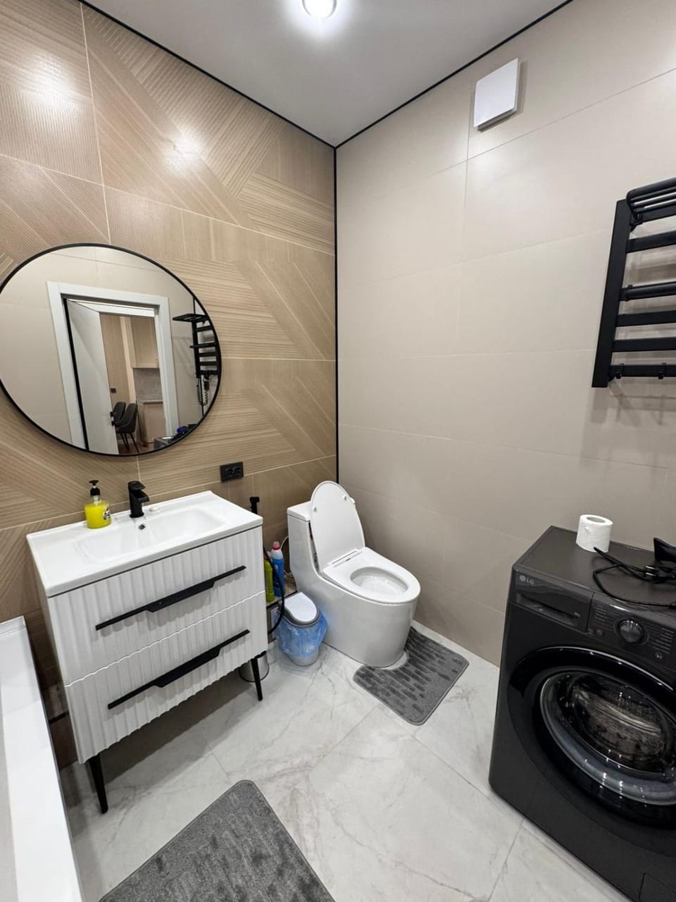 Auezov City Apartment's Apartment in Almaty