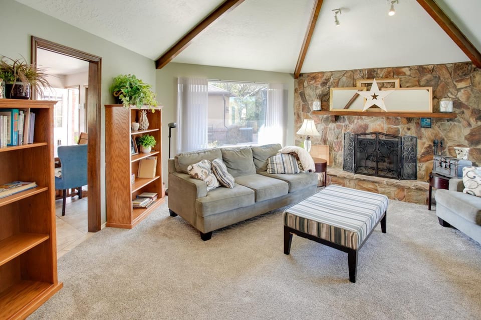 Hike, Golf, Ski & More: Family Home in South Weber House in Utah