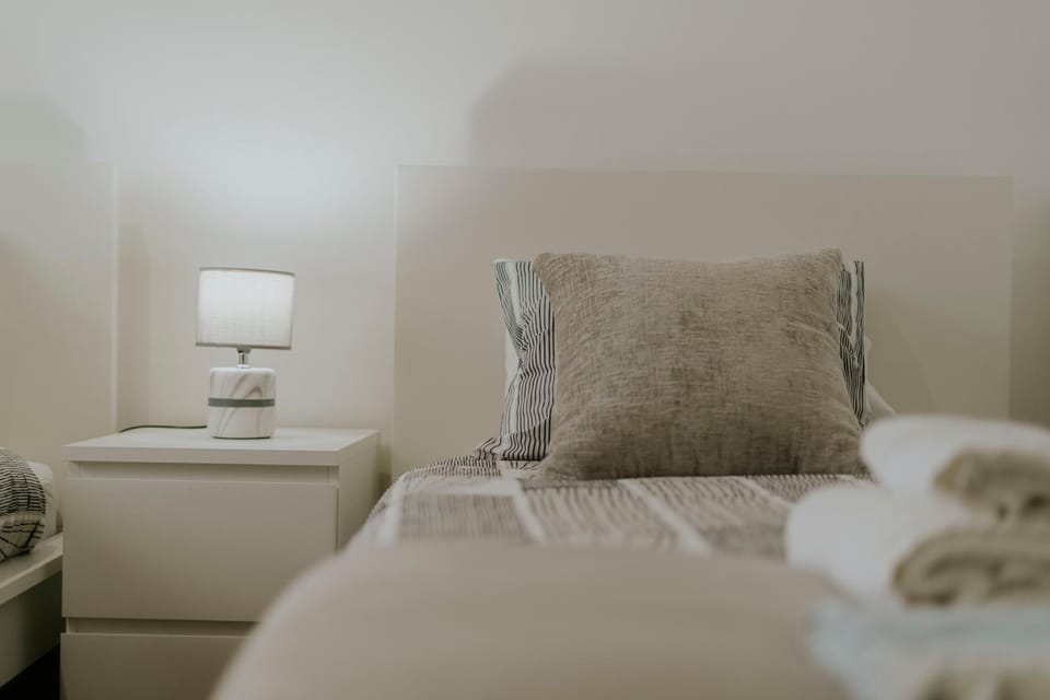 Photo of the whole room, towels