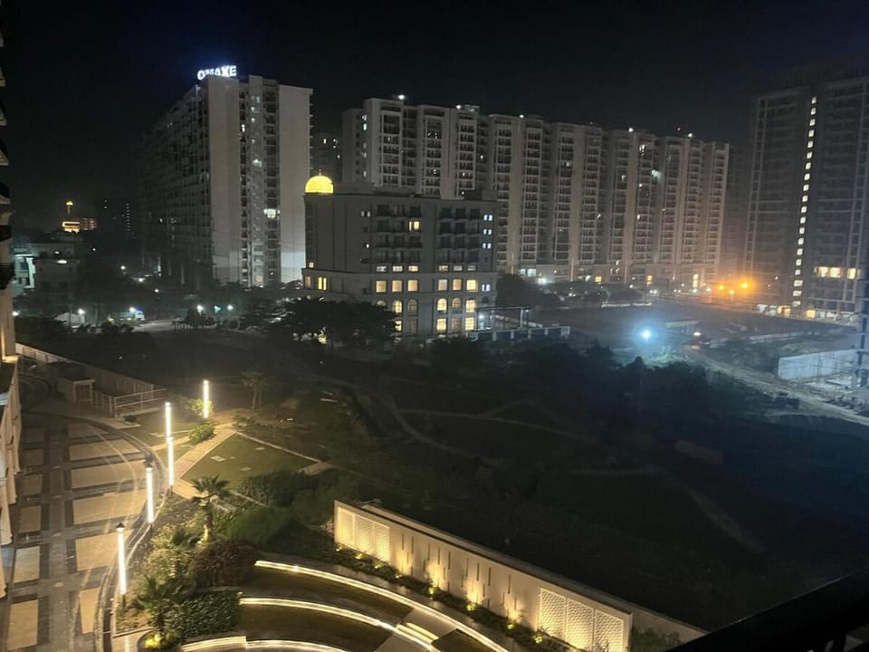 The Royal Palace in Omaxe Hazratganj Near Ekana Stadium Apartment in Lucknow