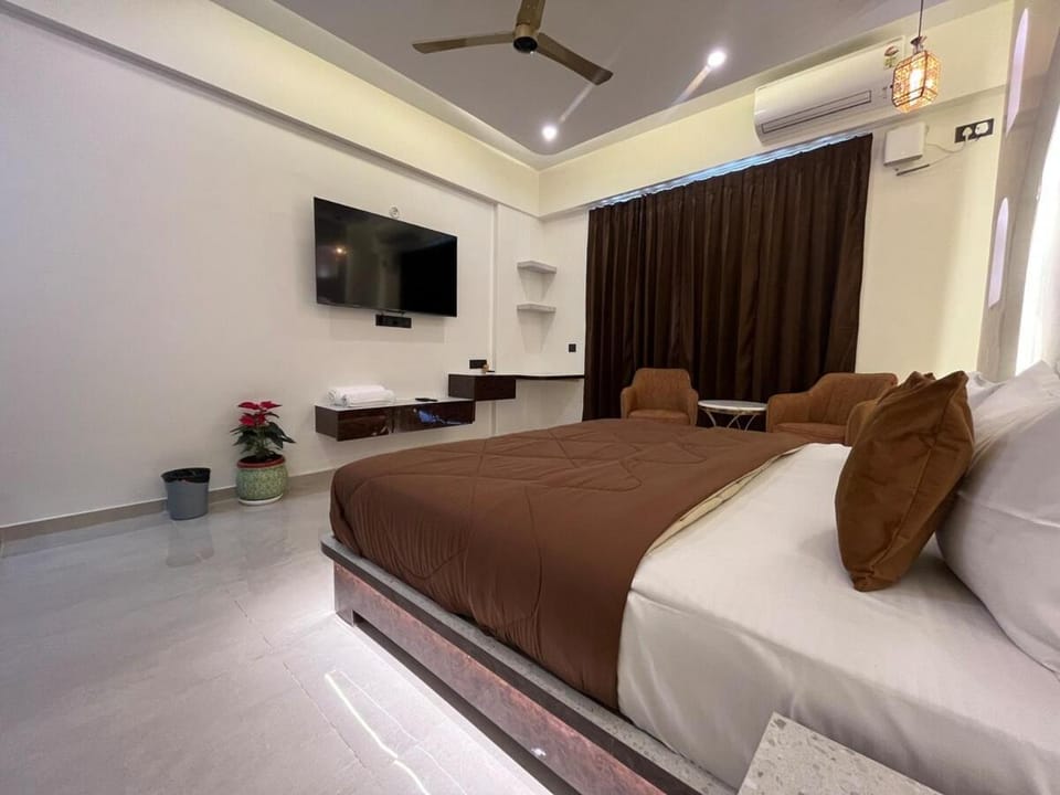 The Royal Palace in Omaxe Hazratganj Near Ekana Stadium Apartment in Lucknow