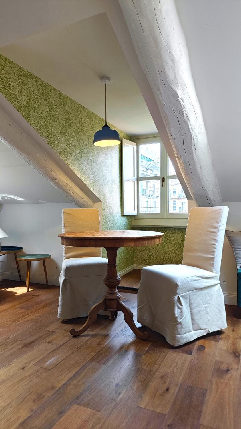 Living room, Seating area