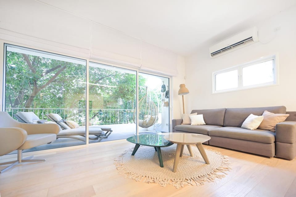 Living room, Seating area, air conditioner