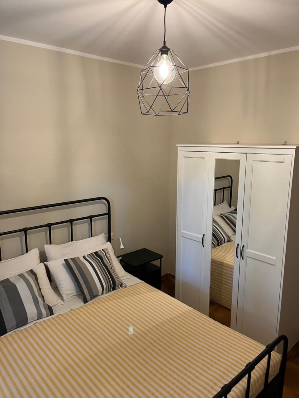 Bed, Photo of the whole room, Bedroom, wardrobe