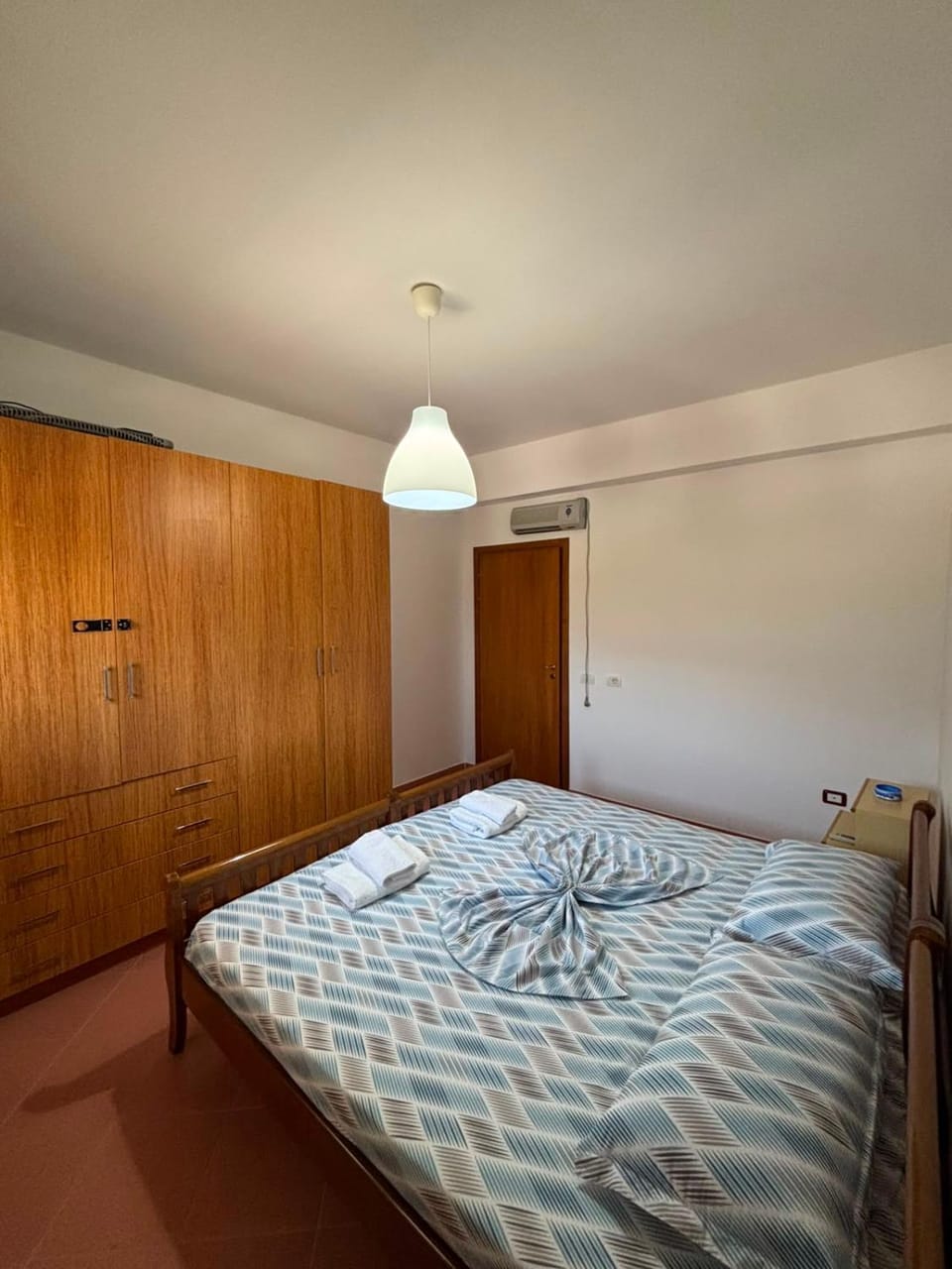 Bed, Bedroom, wardrobe, air conditioner