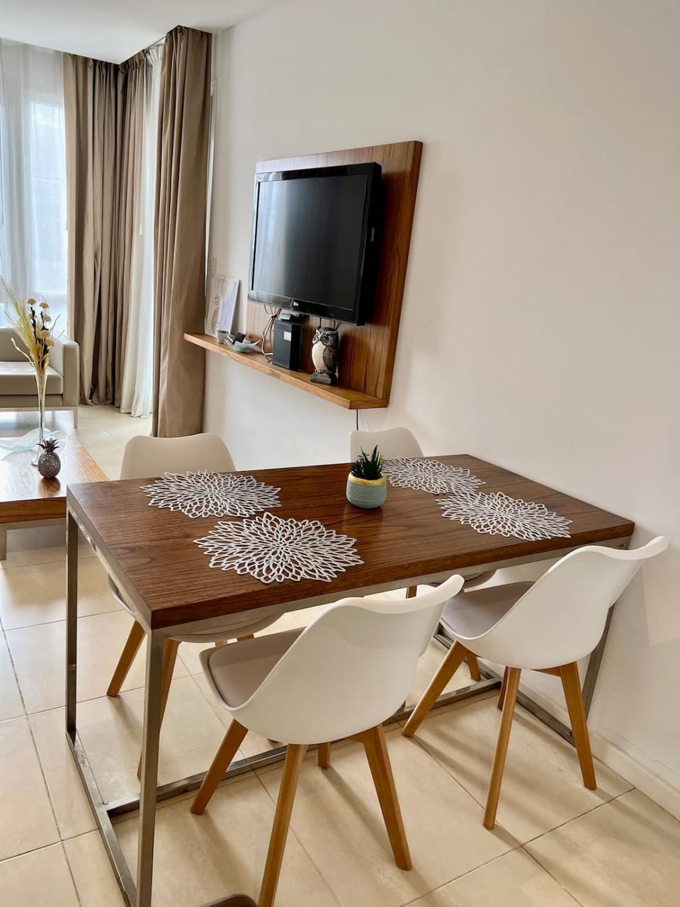 Living room, Dining area