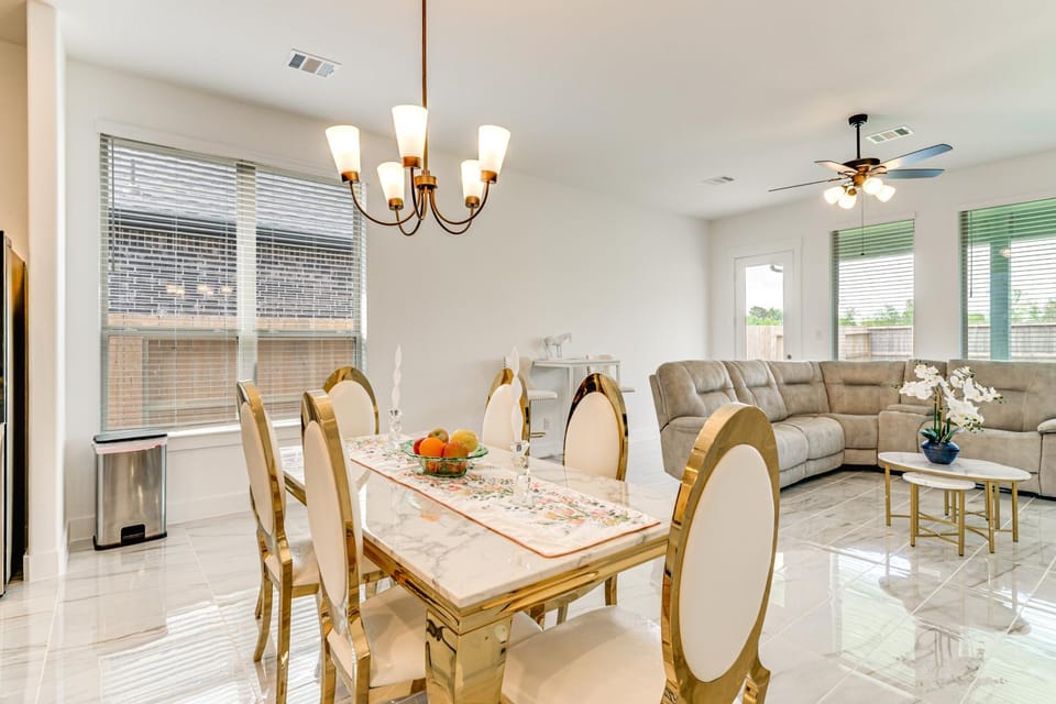 Patio & Pool Access: Family Home in Tomball House in Houston