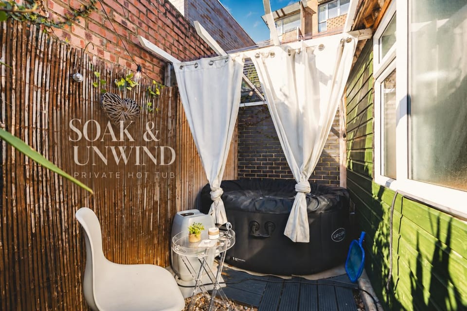 Relax 2BDR with Sauna, Hot Tub and Cinema House in London Borough of Hackney