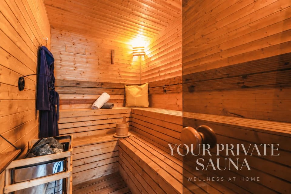 Relax 2BDR with Sauna, Hot Tub and Cinema House in London Borough of Hackney
