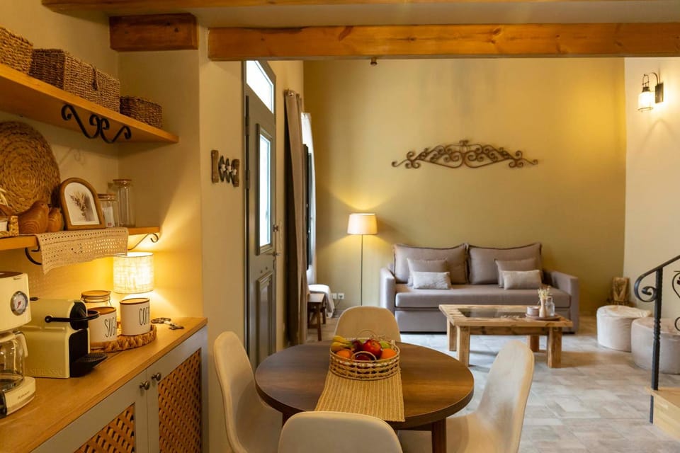 Seating area, Dining area