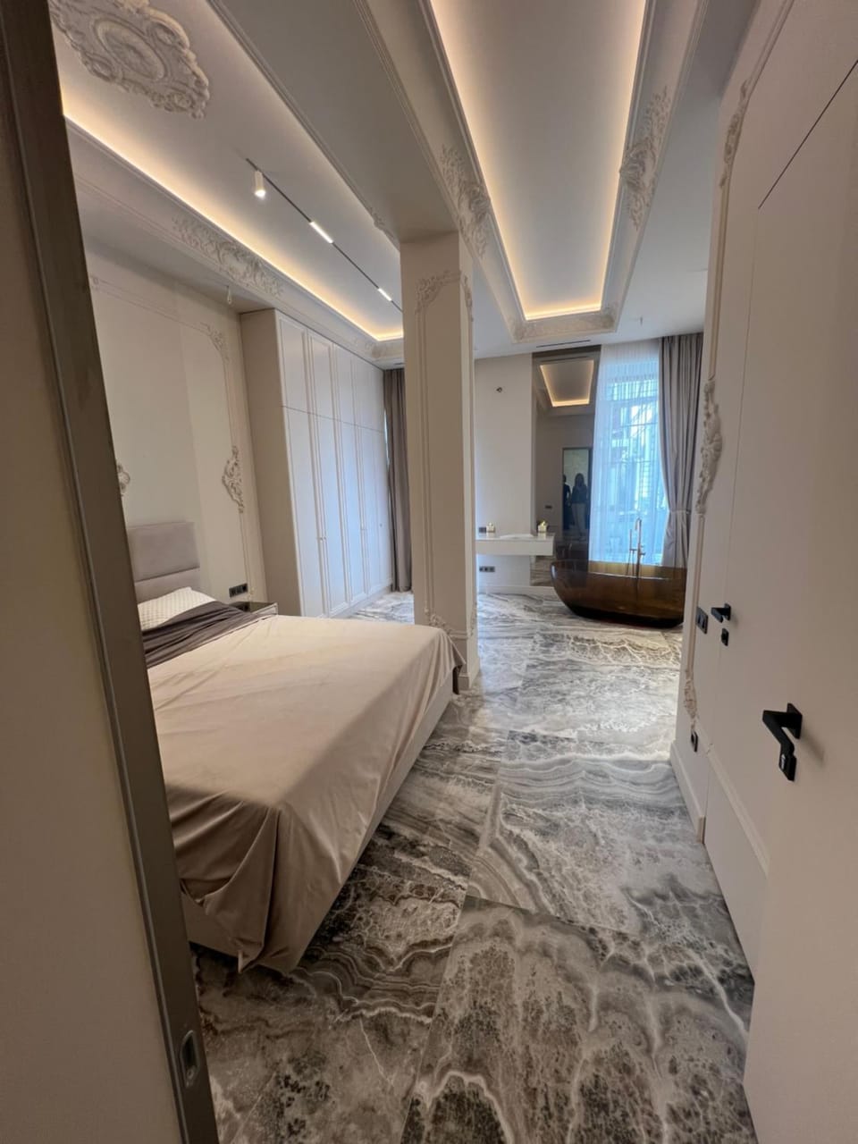 Ivory 1831 Boutique Apartment Luxury bath Apartment in Chișinău