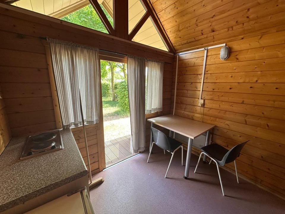 Kitchen or kitchenette, Dining area, kitchen