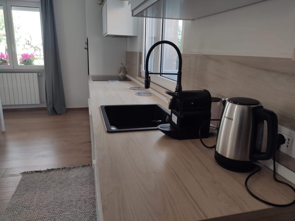 Coffee/tea facilities, stove