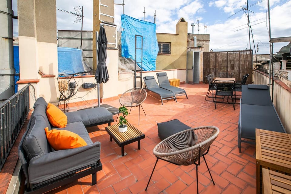 31ARA1092- Newly Refurbished 2BR Flat in the Gothi Apartment in Barcelona