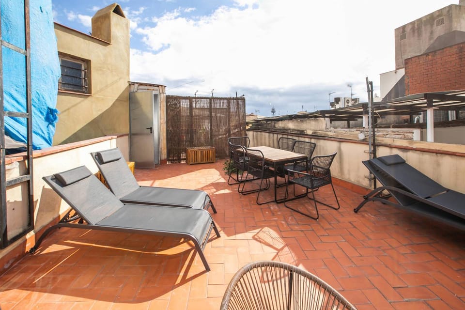 31ARA1092- Newly Refurbished 2BR Flat in the Gothi Apartment in Barcelona