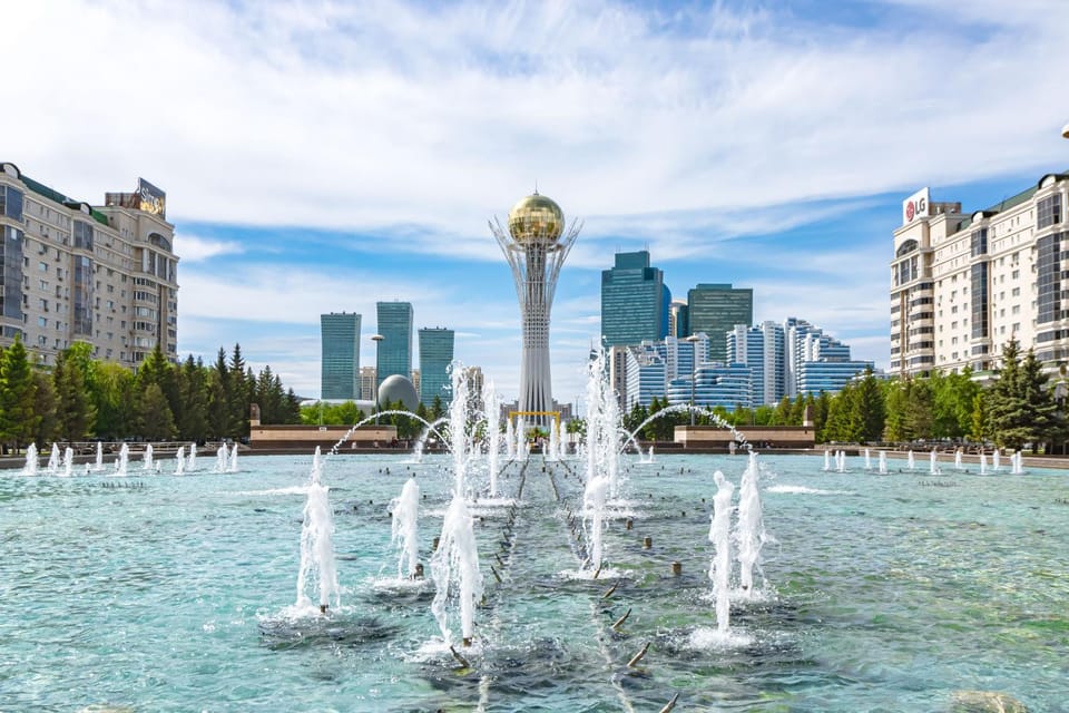 Для большой компании с прекрасным видом на Байтерек в ЖК Нурсая Apartment in Kazakhstan