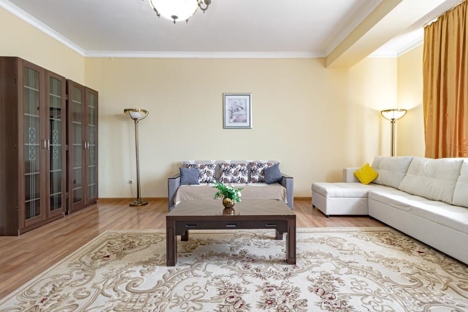 Для большой компании с прекрасным видом на Байтерек в ЖК Нурсая Apartment in Kazakhstan