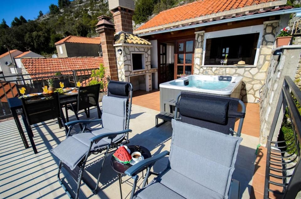 Property building, Patio, Day, View (from property/room), Balcony/Terrace, Seating area, sunbed