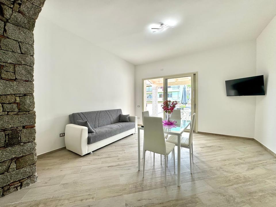 Communal lounge/ TV room, TV and multimedia, Living room, Seating area, Evening entertainment