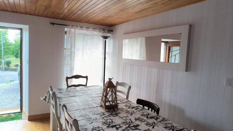 Gîte de ville appartement Location de vacance - St-Flour - 6-8 Personnes dans le Cantal Apartment in Saint-Flour