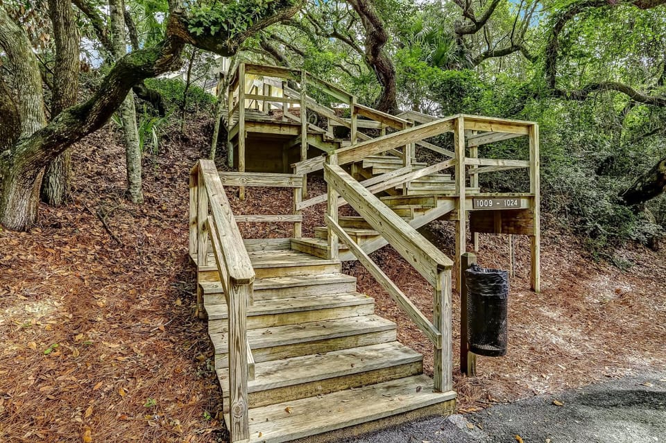1012 Captain's Court House in Amelia Island