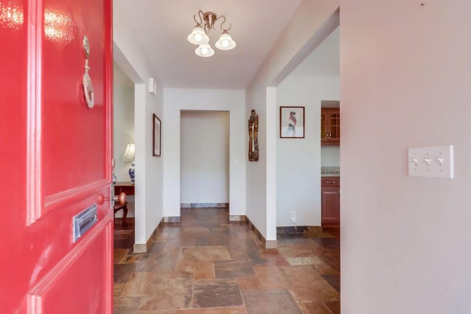 La Jolla Shores Hideaway is located 2 blocks from the Beach - dog friendly and great for families House in La Jolla Shores