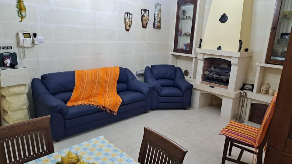 TV and multimedia, Living room, Seating area, flat iron