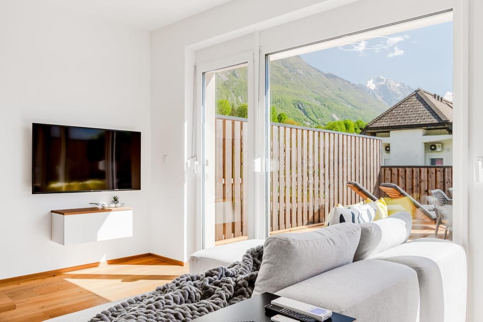 Communal lounge/ TV room, Day, Living room