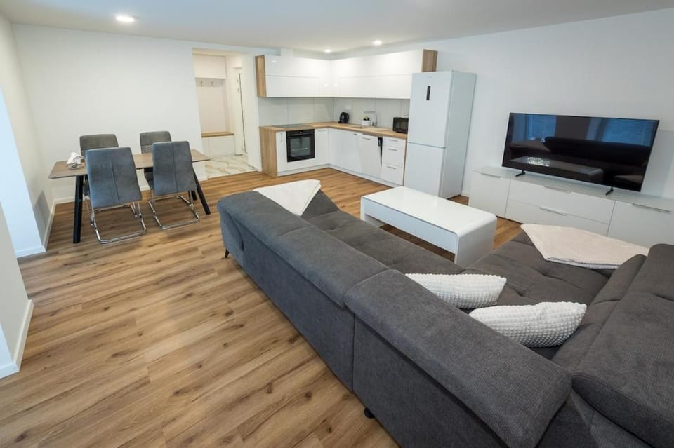 Communal lounge/ TV room, TV and multimedia, Living room, Seating area