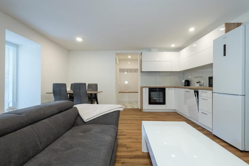 Living room, Seating area, oven
