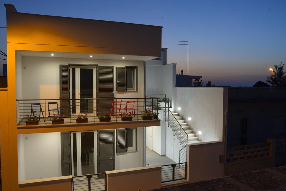 Facade/entrance, Balcony/Terrace