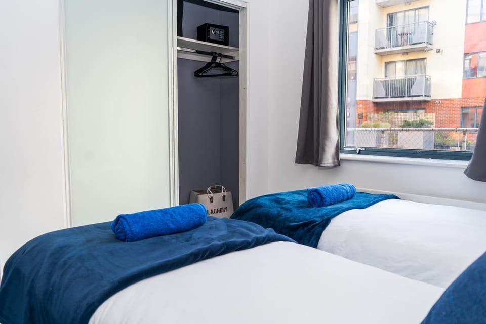 Bed, Bedroom, wardrobe