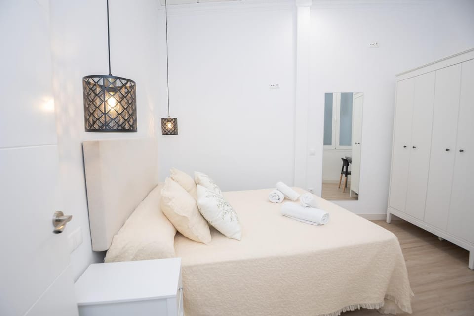Bed, Bathroom, Photo of the whole room, Bedroom, towels, wardrobe