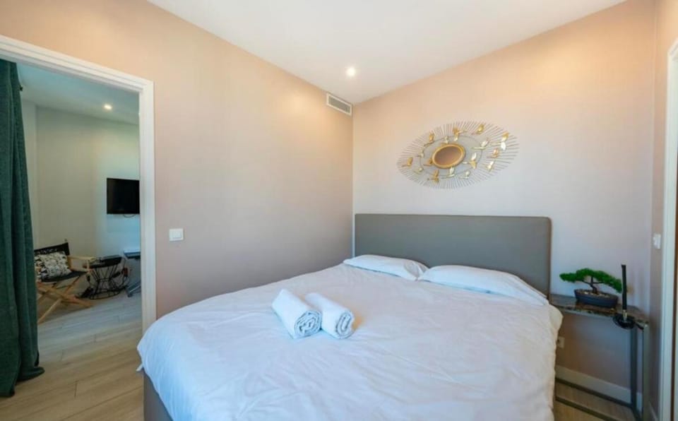 Close to train station and palace, quiet Apartment in Cannes