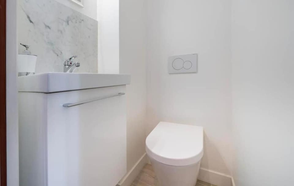Close to train station and palace, quiet Apartment in Cannes