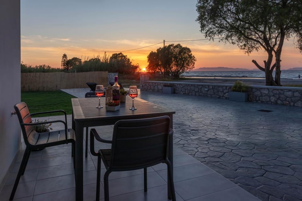 Patio, Natural landscape, View (from property/room), Balcony/Terrace, Sea view, Sunrise, Sunset, sunbed