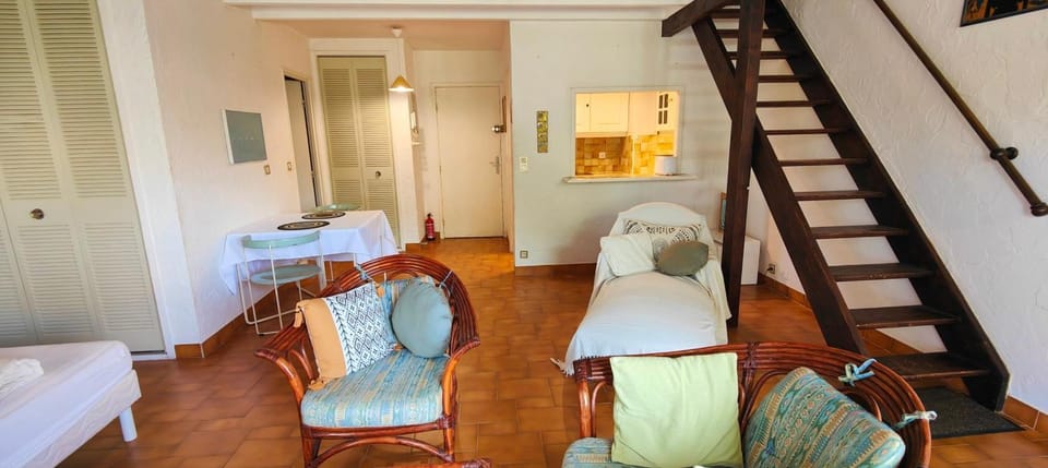 Charming accommodation with pleasant terrace Apartment in Saint-Raphael