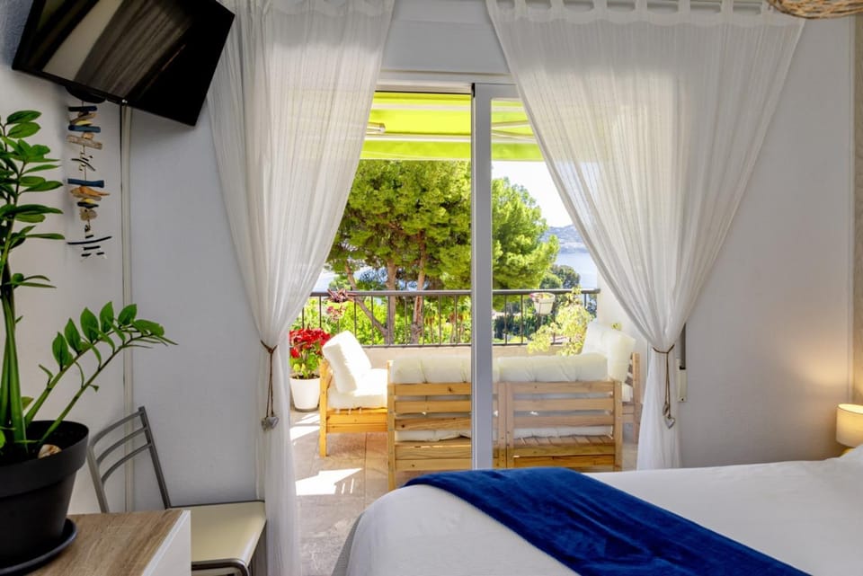 Bedroom, Sea view